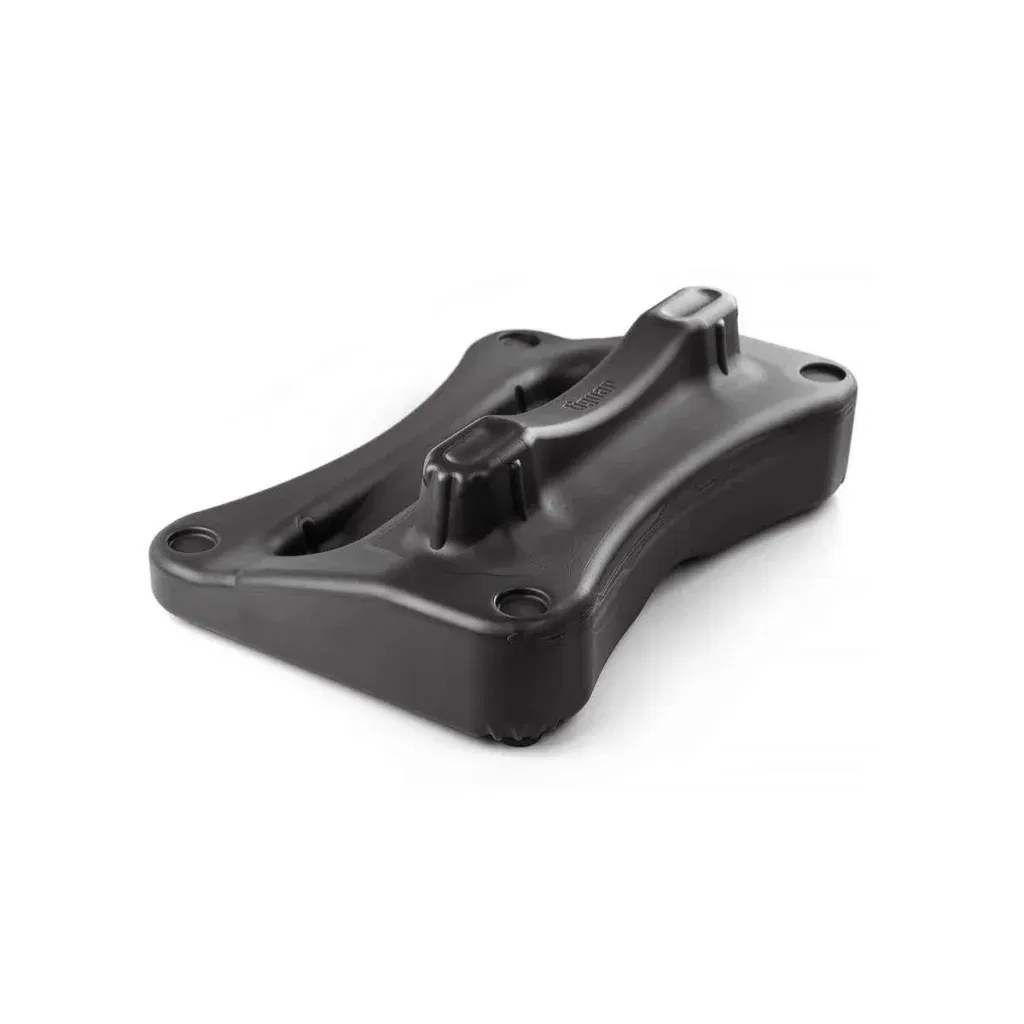 Ein schwarzer, rechteckiger Kunststoffsockel mit abgerundeten Kanten und zwei erhabenen Teilen auf der Oberseite, der für Stabilität oder als Stütze dient, auf weißem Hintergrund.