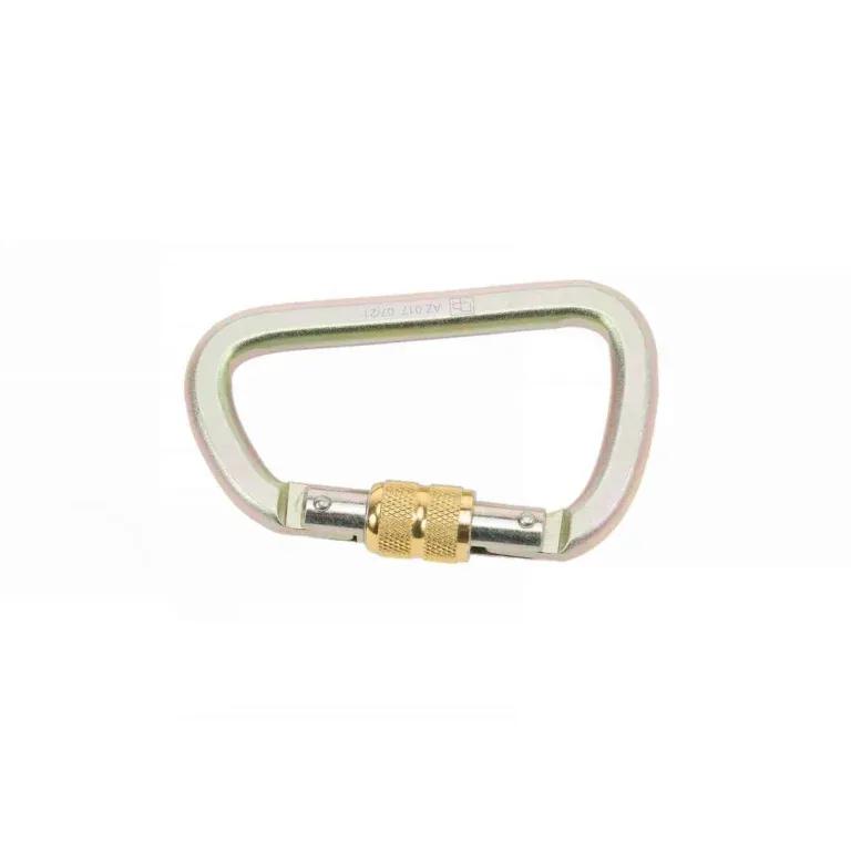 Ein silberner Metallkarabiner mit einem goldenen Schraubverschluss auf weißem Hintergrund.