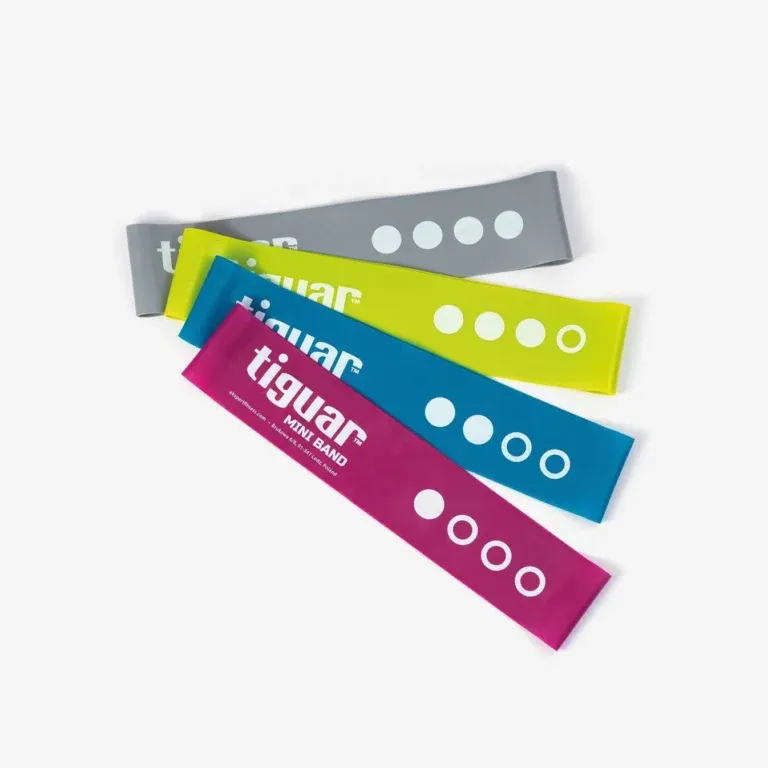 Vier flache Widerstandsbänder in Grau, Gelb, Blau und Rosa, die jeweils mit tiguar MINI BAND und einer Reihe weißer Kreise, die verschiedene Widerstandsstufen angeben, beschriftet sind, sind überlappend auf einem weißen Hintergrund angeordnet.